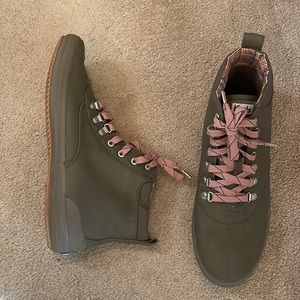 Keds women’s 10 khaki & Pink lightweight lace up boot